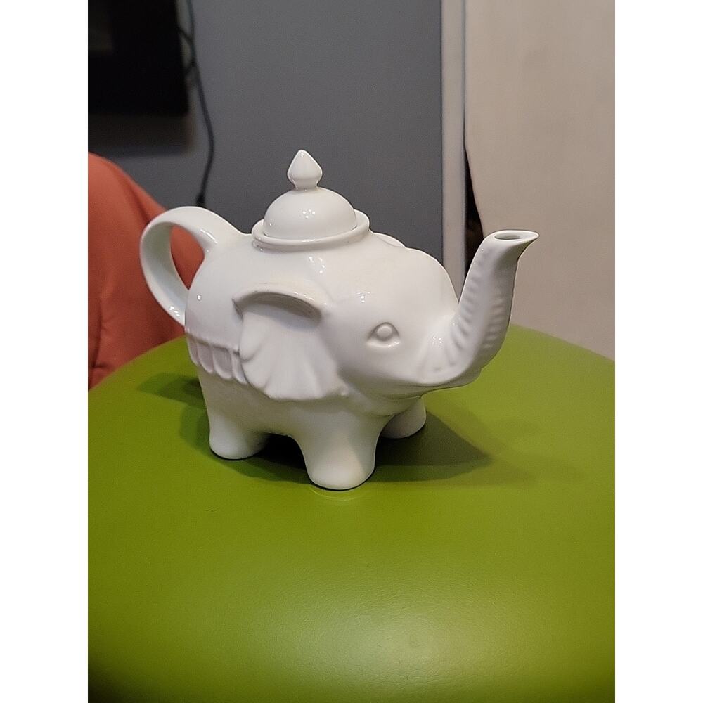 Cordon Bleu White Elephant Tea Pot W Lid Only Used For Decor